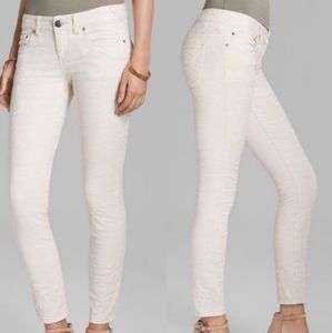 Free People cream Jacquard skinny jean. Size 25